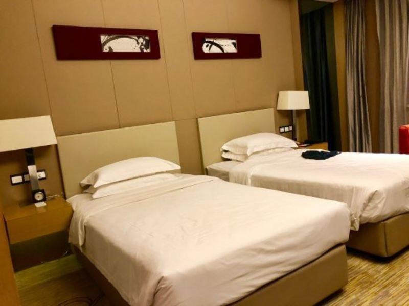 Ramada By Wyndham Xian Bell Tower Hotel Bagian luar foto