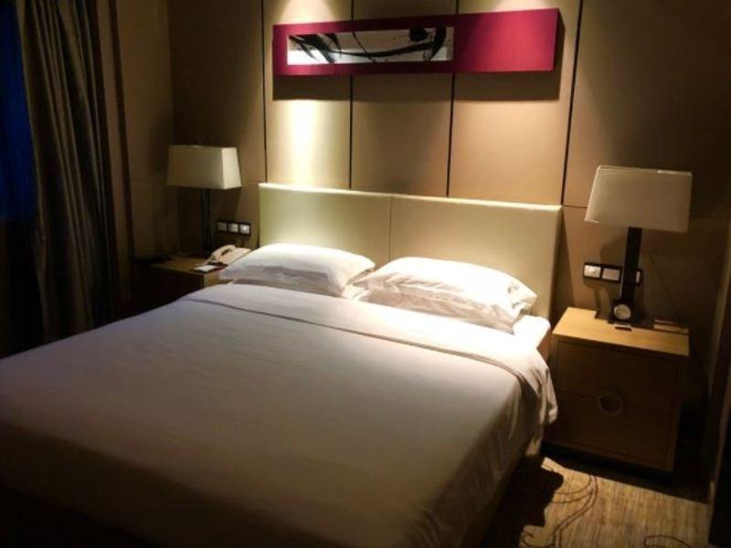 Ramada By Wyndham Xian Bell Tower Hotel Bagian luar foto