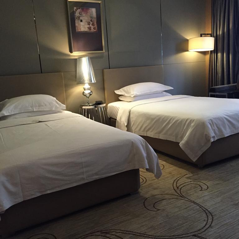 Ramada By Wyndham Xian Bell Tower Hotel Bagian luar foto