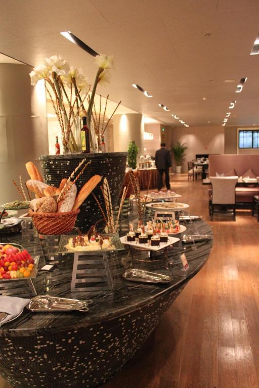 Ramada By Wyndham Xian Bell Tower Hotel Bagian luar foto