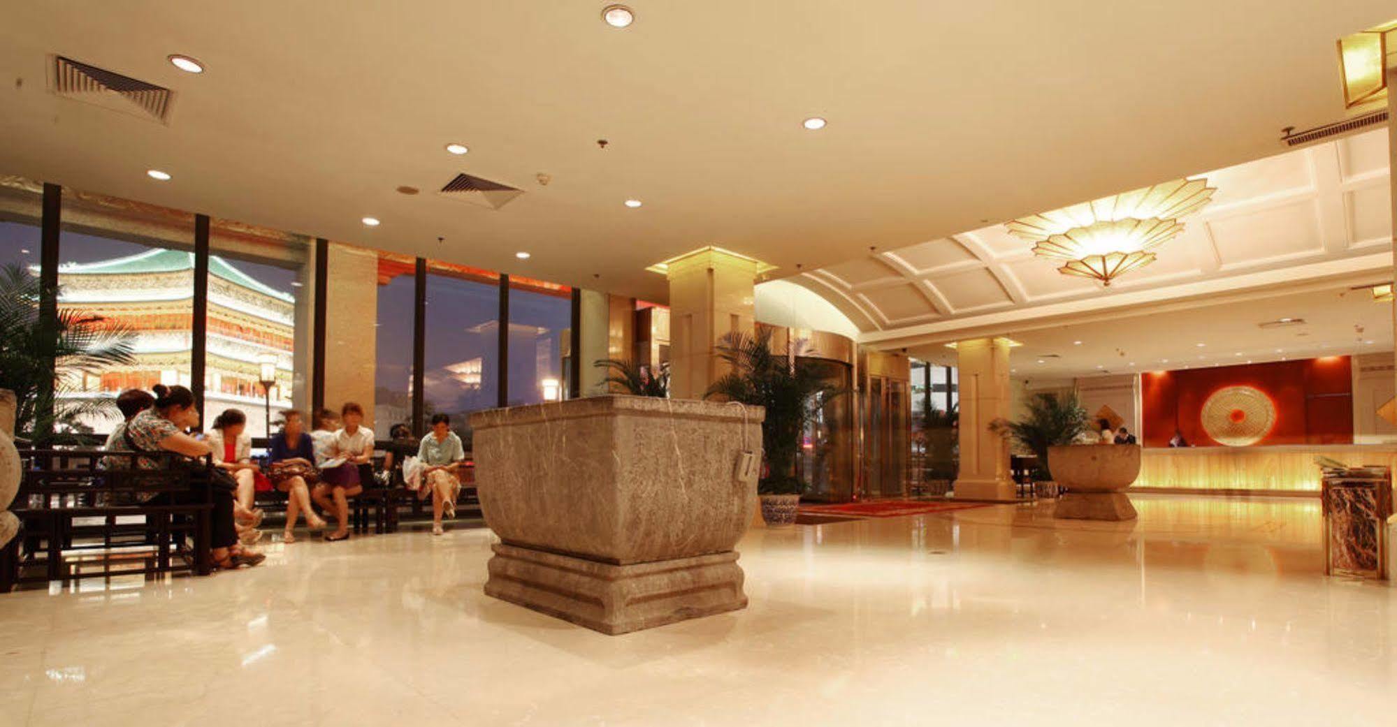 Ramada By Wyndham Xian Bell Tower Hotel Bagian luar foto