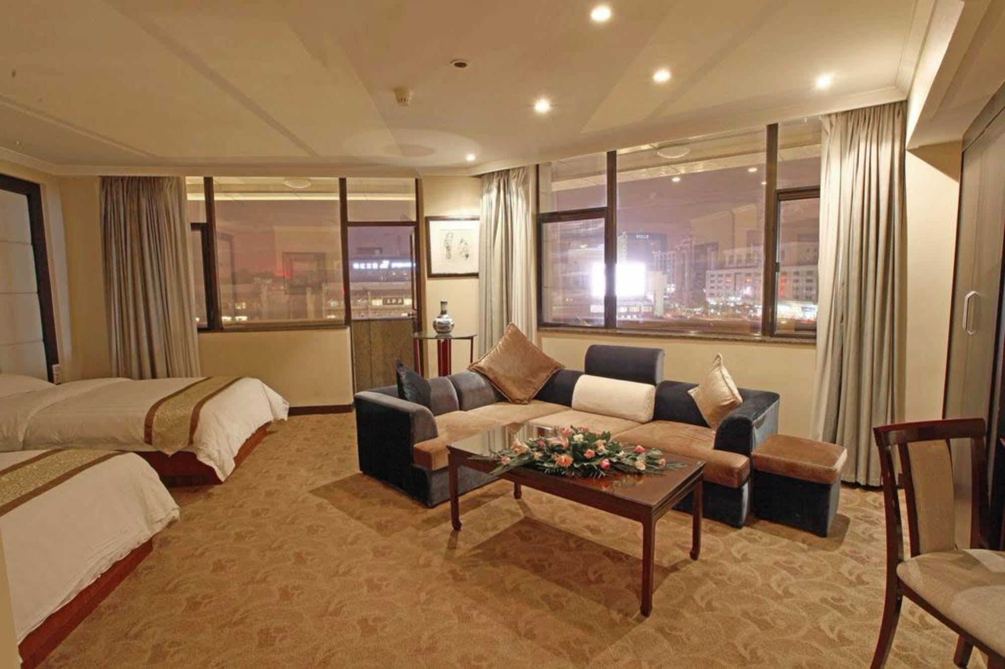 Ramada By Wyndham Xian Bell Tower Hotel Bagian luar foto