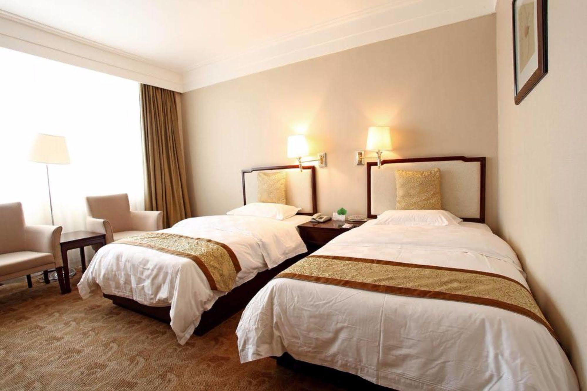 Ramada By Wyndham Xian Bell Tower Hotel Bagian luar foto