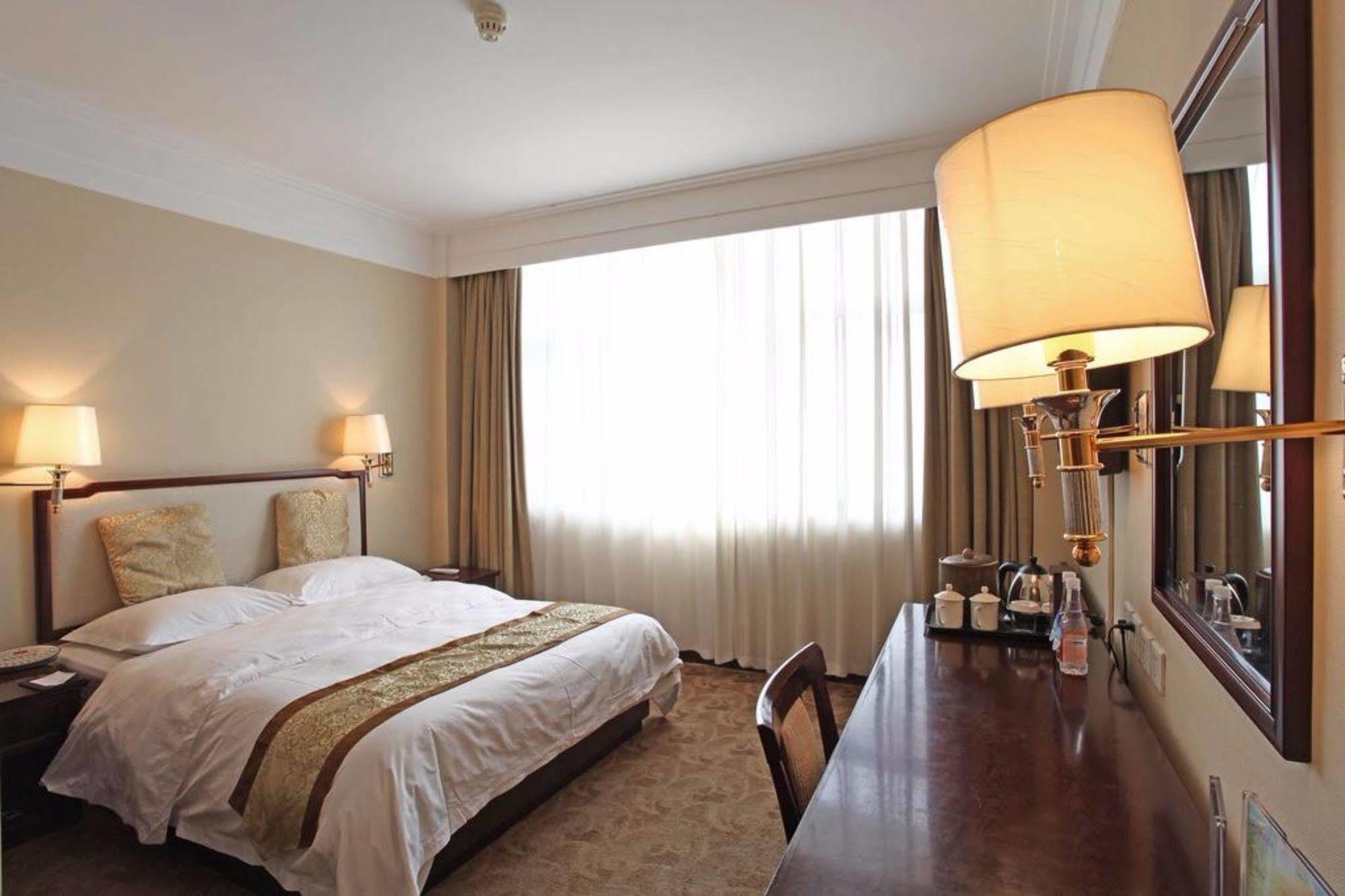 Ramada By Wyndham Xian Bell Tower Hotel Bagian luar foto