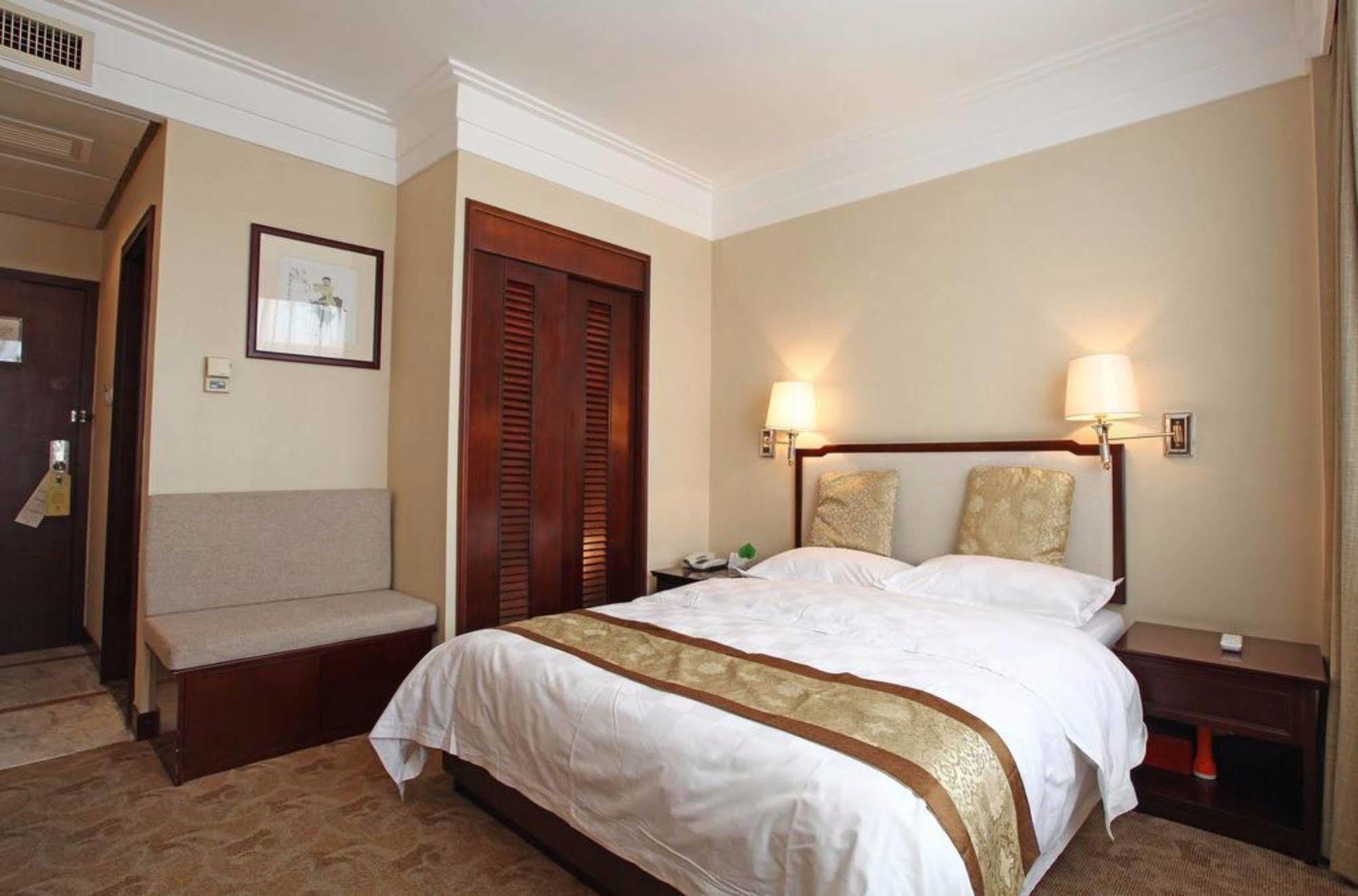 Ramada By Wyndham Xian Bell Tower Hotel Bagian luar foto